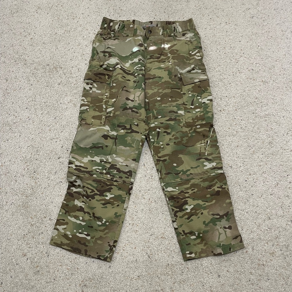 5.11 men’s Large short combat pants